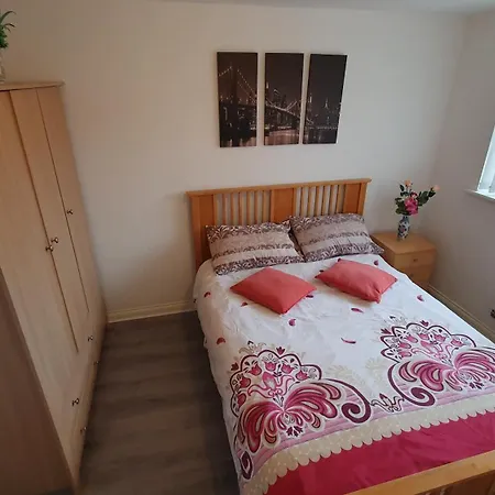 Lovely 3 Bedroom House Manchester Exterior photo