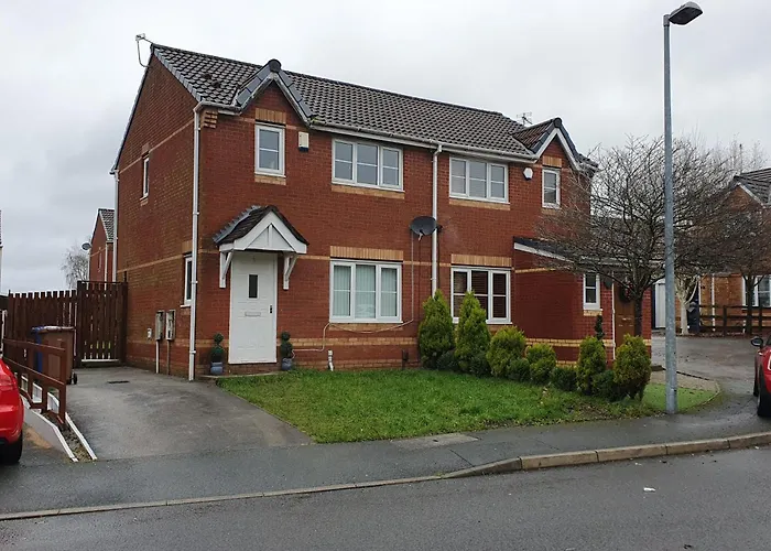 Lovely 3 Bedroom House Manchester