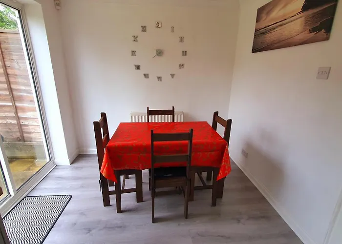 Lovely 3 Bedroom House Manchester